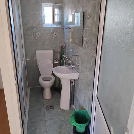 Emy Cu Baie Proprie Aproape De Plaja 3 Papuci *